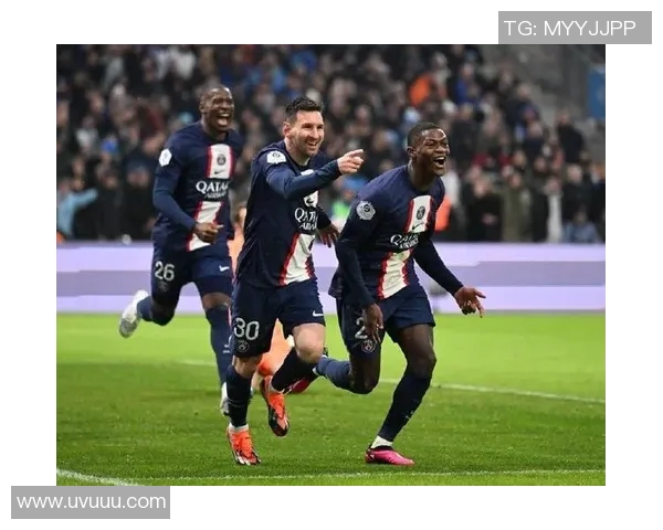 巴黎圣日耳曼3-2击败曼联，梅西亮相欧冠破门！